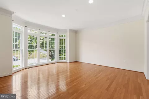 Living - 903 Scupper Ct, Annapolis, MD 21401 photo 1 of 9