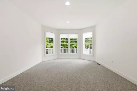 Living - 903 Scupper Ct, Annapolis, MD 21401 photo 5 of 9