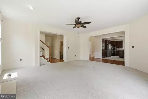 Living - 903 Scupper Ct, Annapolis, MD 21401 photo 8 of 9
