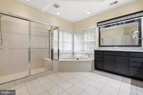 Bath - 903 Scupper Ct, Annapolis, MD 21401 photo 2 of 4