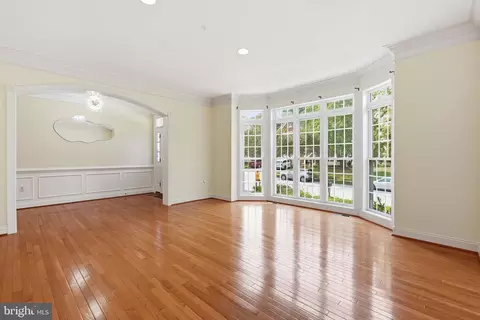 Living - 903 Scupper Ct, Annapolis, MD 21401 photo 2 of 9