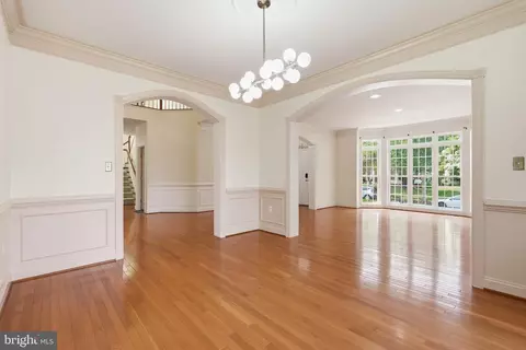 Living - 903 Scupper Ct, Annapolis, MD 21401 photo 4 of 9