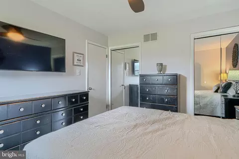 Bedroom - 87 Bar Harbor Rd, Pasadena, MD 21122 photo 3 of 8