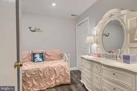 Bedroom - 87 Bar Harbor Rd, Pasadena, MD 21122 photo 6 of 8