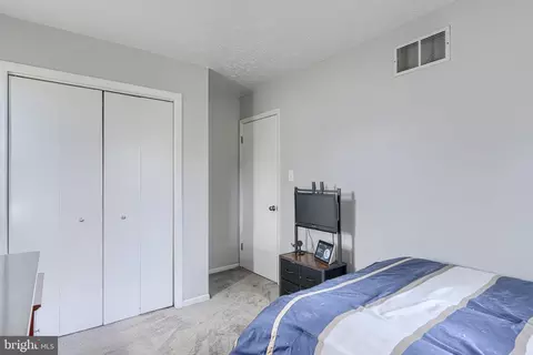 Bedroom - 87 Bar Harbor Rd, Pasadena, MD 21122 photo 5 of 8