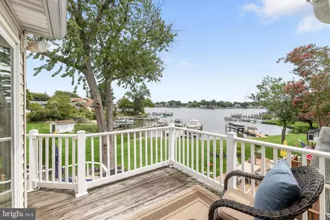 Exterior - 3703 Parke Dr, Edgewater, MD 21037 photo 6 of 13
