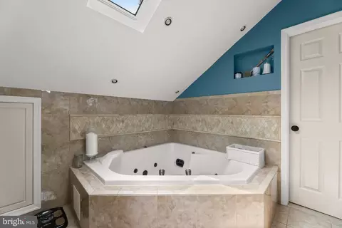 Bath - 3703 Parke Dr, Edgewater, MD 21037 photo 3 of 5