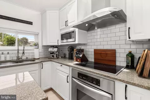 Kitchen - 3703 Parke Dr, Edgewater, MD 21037 photo 3 of 3