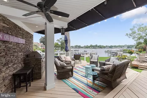 Exterior - 3703 Parke Dr, Edgewater, MD 21037 photo 2 of 13