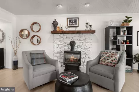 Living - 3703 Parke Dr, Edgewater, MD 21037 photo 6 of 6