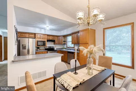 Dining - 1568 Colony Rd, Pasadena, MD 21122 photo 6 of 6