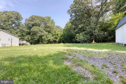 Exterior - 1568 Colony Rd, Pasadena, MD 21122 photo 4 of 8