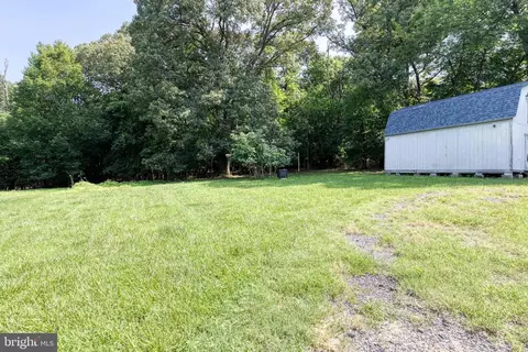 Exterior - 1568 Colony Rd, Pasadena, MD 21122 photo 5 of 8