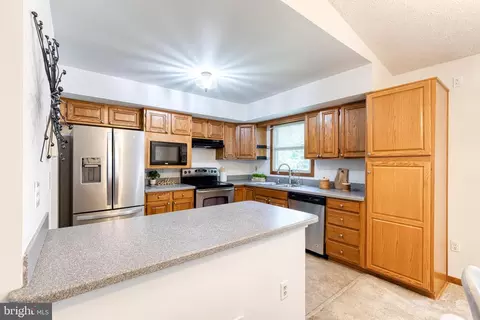 Kitchen - 1568 Colony Rd, Pasadena, MD 21122 photo 1 of 4