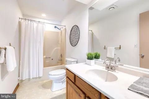 Bath - 1568 Colony Rd, Pasadena, MD 21122 photo 1 of 2
