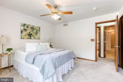 Bedroom - 1568 Colony Rd, Pasadena, MD 21122 photo 3 of 5