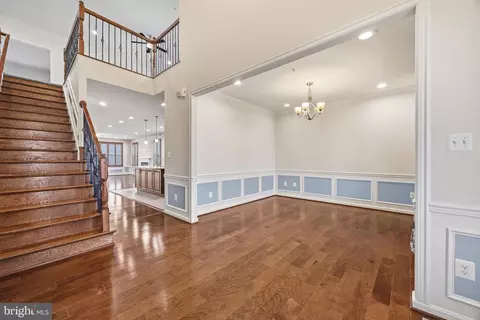 Entry Way - 7976 Meridian Dr, Pasadena, MD 21122 photo 4 of 10