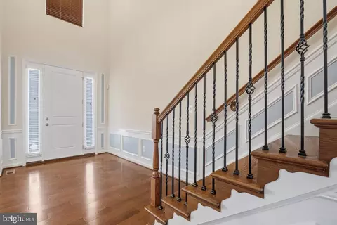 Entry Way - 7976 Meridian Dr, Pasadena, MD 21122 photo 3 of 10