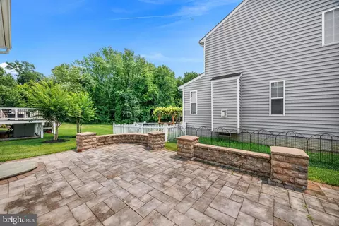 Exterior - 7976 Meridian Dr, Pasadena, MD 21122 photo 2 of 7