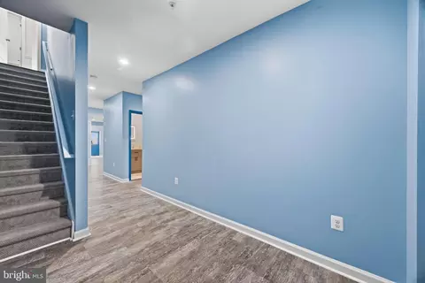 Entry Way - 7976 Meridian Dr, Pasadena, MD 21122 photo 7 of 10