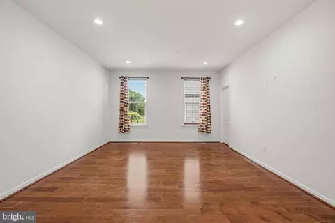 Living - 7976 Meridian Dr, Pasadena, MD 21122 photo 8 of 9