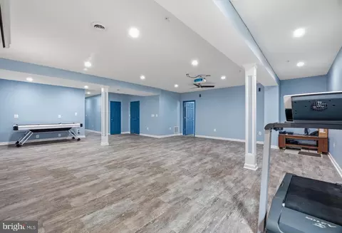 Entry Way - 7976 Meridian Dr, Pasadena, MD 21122 photo 8 of 10