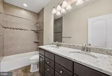 Entry Way - 7976 Meridian Dr, Pasadena, MD 21122 photo 6 of 10