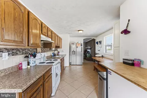 Kitchen - 1224 Hillside Rd, Pasadena, MD 21122 photo 2 of 2