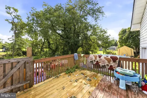 Exterior - 1224 Hillside Rd, Pasadena, MD 21122 photo 2 of 4