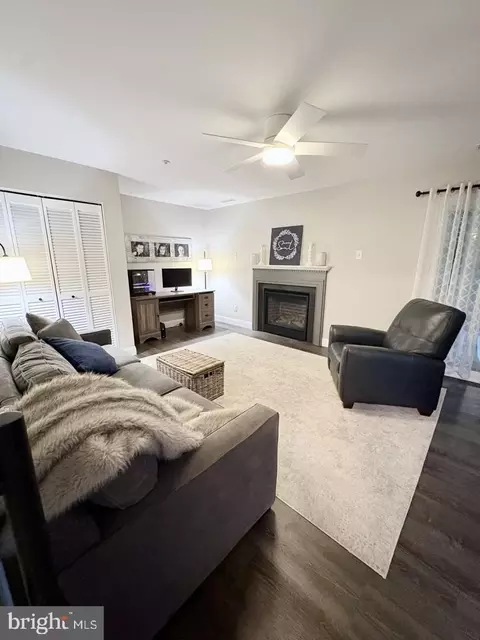 Living - 746 Pine Valley Dr, Arnold, MD 21012 photo 3 of 3