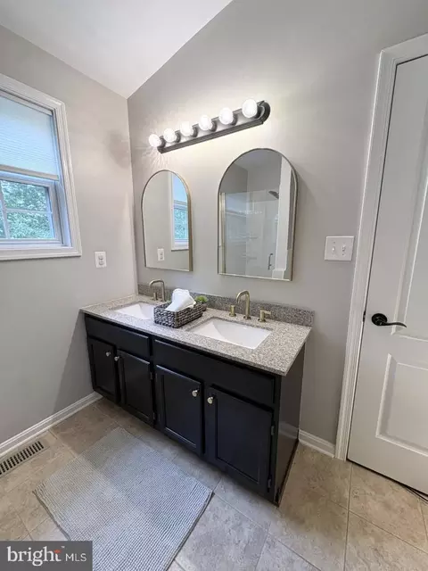 Bath - 746 Pine Valley Dr, Arnold, MD 21012 photo 3 of 6