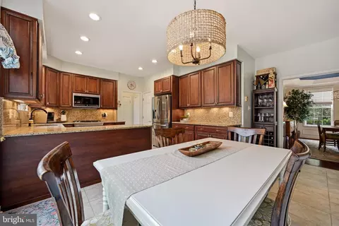 Kitchen - 2902 Middlebridge, Crofton, MD 21114 photo 5 of 6