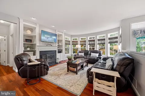 Living - 2902 Middlebridge, Crofton, MD 21114 photo 4 of 6