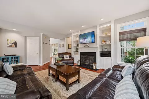 Living - 2902 Middlebridge, Crofton, MD 21114 photo 5 of 6