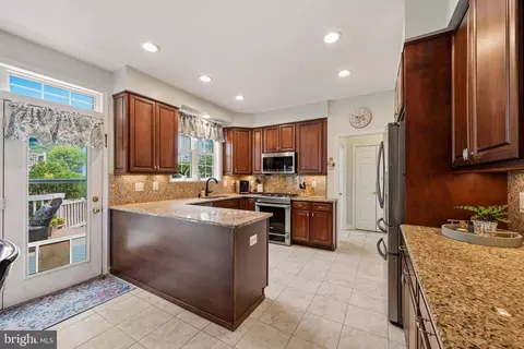 Kitchen - 2902 Middlebridge, Crofton, MD 21114 photo 4 of 6