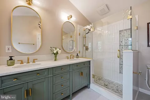 Bath - 2902 Middlebridge, Crofton, MD 21114 photo 2 of 5