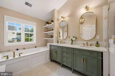Bath - 2902 Middlebridge, Crofton, MD 21114 photo 3 of 5