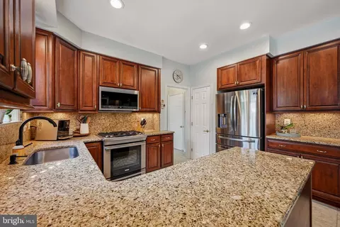 Kitchen - 2902 Middlebridge, Crofton, MD 21114 photo 3 of 6