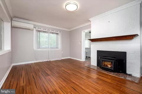 Living - 2033 Shore Dr, Edgewater, MD 21037 photo 3 of 4