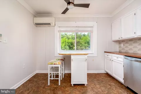 Kitchen - 2033 Shore Dr, Edgewater, MD 21037 photo 4 of 5