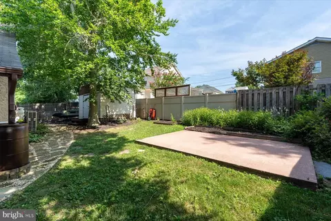 Exterior - 2033 Shore Dr, Edgewater, MD 21037 photo 3 of 6