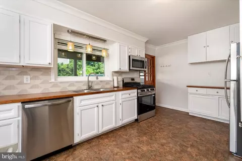 Kitchen - 2033 Shore Dr, Edgewater, MD 21037 photo 1 of 5