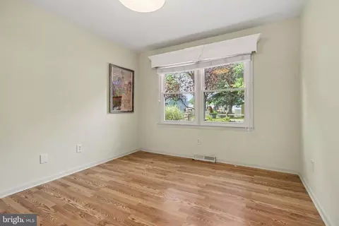Bedroom - 2110 Shore Dr, Edgewater, MD 21037 photo 3 of 9