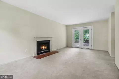 Living - 2110 Shore Dr, Edgewater, MD 21037 photo 2 of 3
