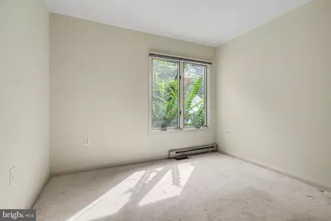 Bedroom - 2110 Shore Dr, Edgewater, MD 21037 photo 5 of 9