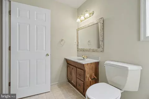 Bath - 2110 Shore Dr, Edgewater, MD 21037 photo 2 of 6
