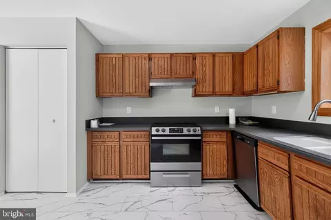 Kitchen - 79 Windwhisper Ln, Annapolis, MD 21403 photo 2 of 3