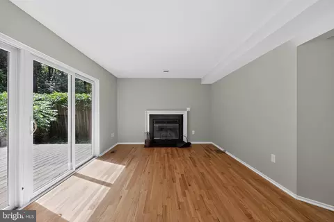 Living - 79 Windwhisper Ln, Annapolis, MD 21403 photo 4 of 5