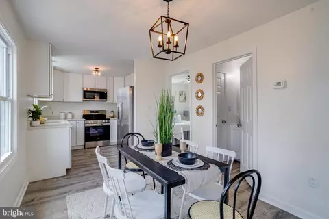 Dining - 4212 4th St, Baltimore, MD 21225 photo 3 of 5