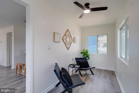 Entry Way - 4212 4th St, Baltimore, MD 21225 photo 1 of 12
